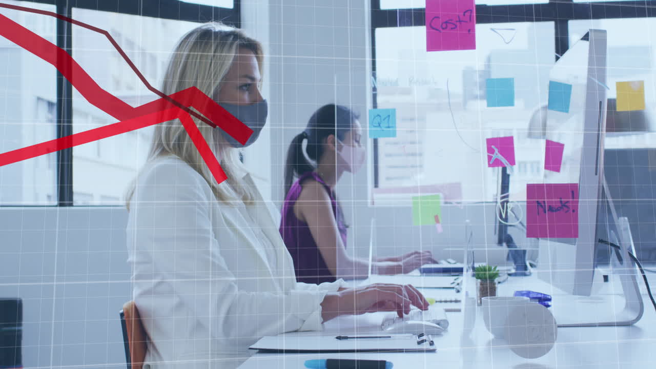 animación del procesamiento de datos financieros sobre personas de negocios con máscaras faciales.