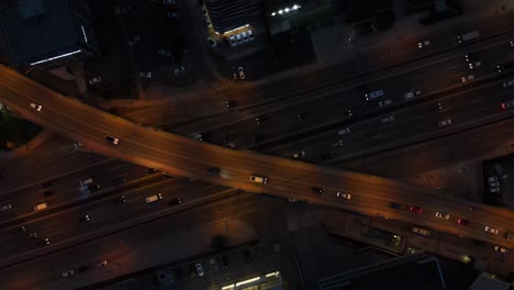 Paso-Elevado-De-Tráfico-Nocturno