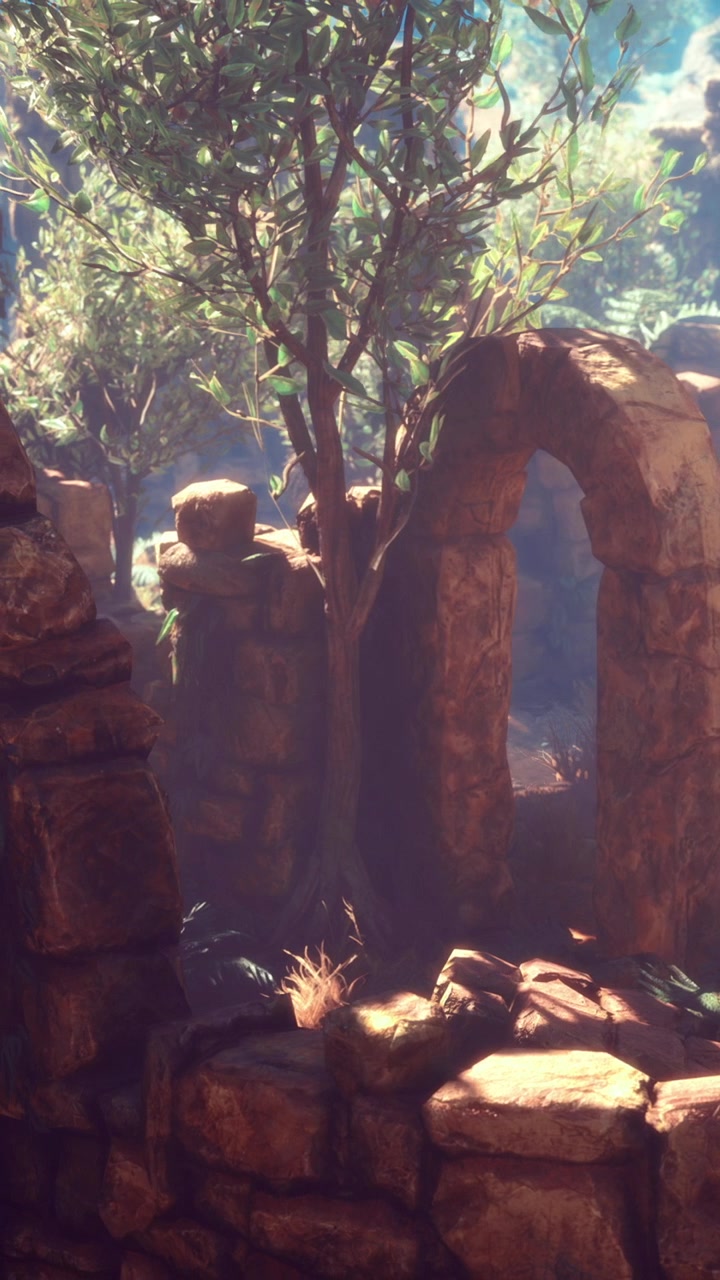 Arco in pietra in un'antica rovina con vegetazione e luce solare che filtra.