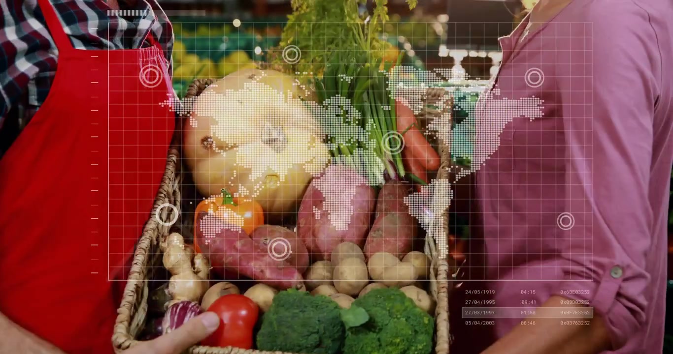 Vendedor ofreciendo cesta, moviendo verduras en el mercado para que el cliente elija, superposición de mapa mundial sobre la cesta