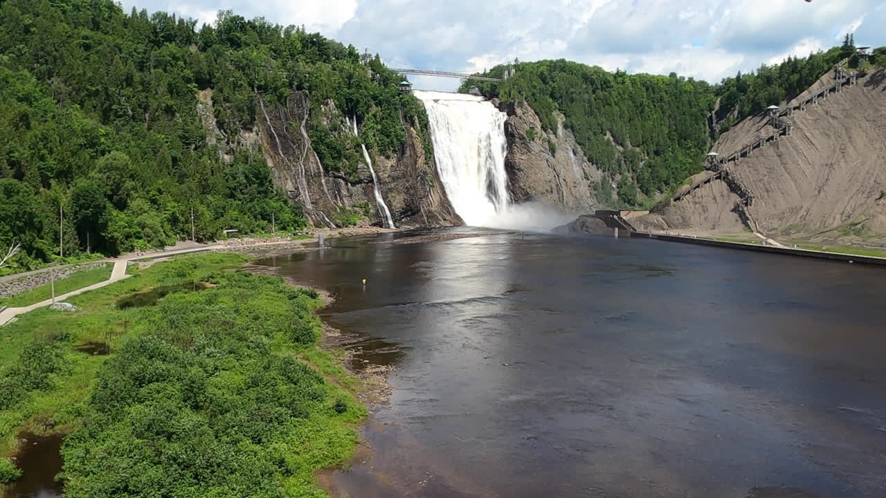 paisaje de cascada, chute montmorency en quebec canada, amplia vista panorámica