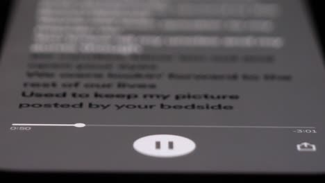 ascoltare musica sull'app spotify, vista ravvicinata