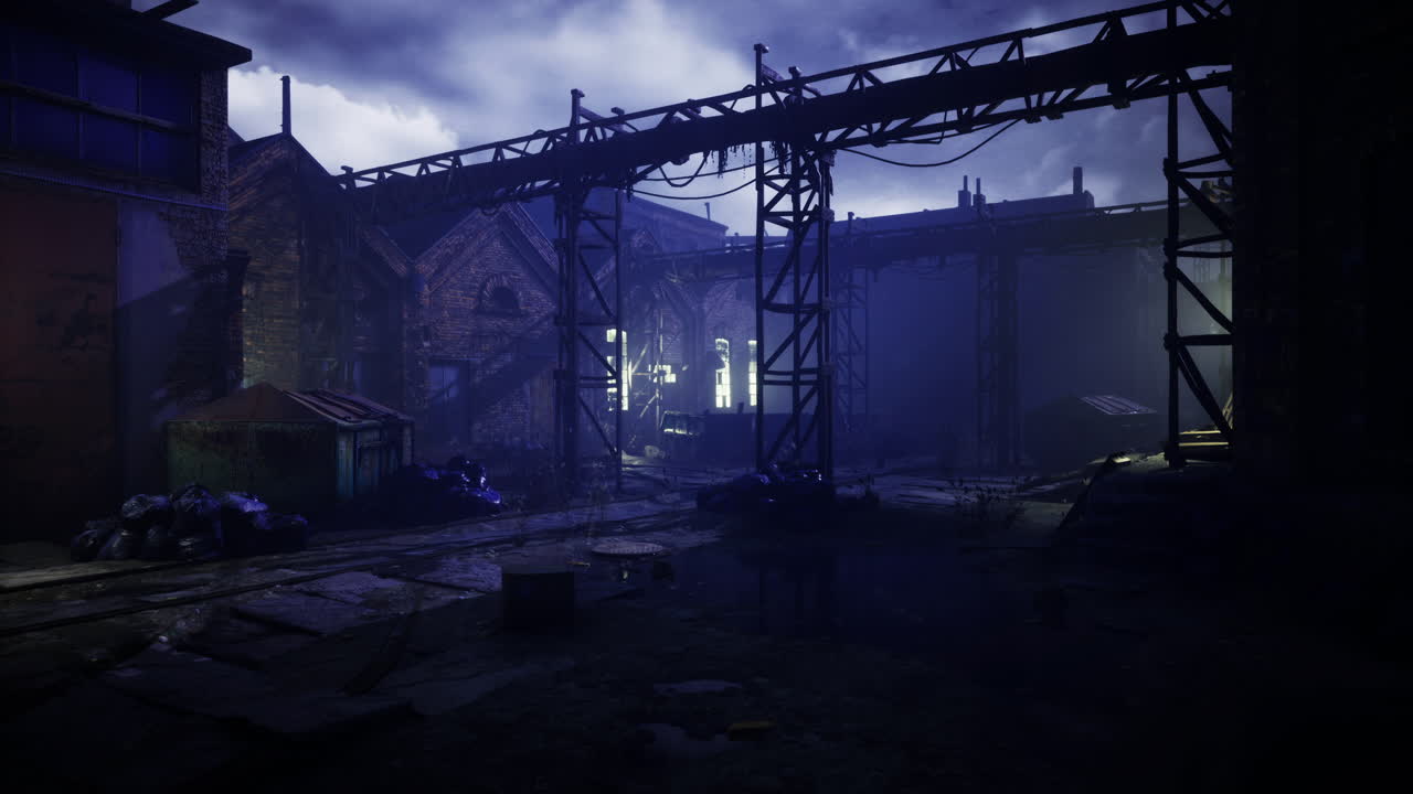 таинственная городская аллея, освещенная жутким светом в сумерках