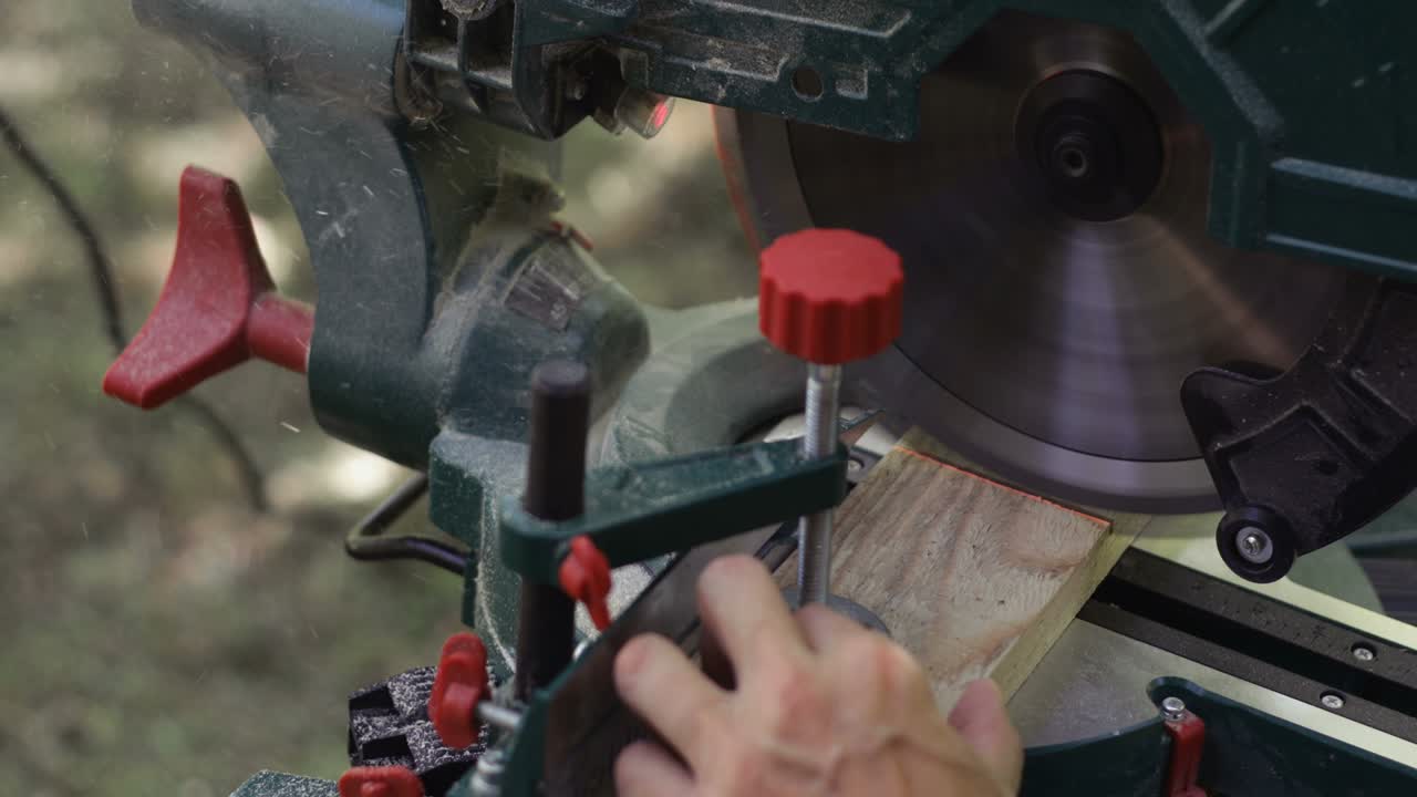 Miter saw cross cut close up