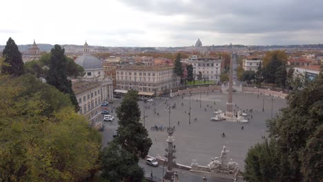 Vistas-A-Una-De-Las-Plazas-Más-Grandes-De-Roma-Llamada-Piazza-Del-Popolo,-Plaza-Del-Pueblo-En-Inglés