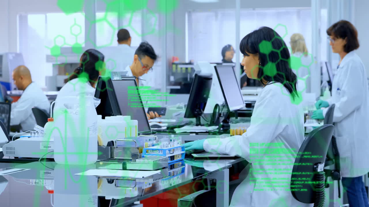 컴퓨터를 사용하여 다양한 과학자들에 대한 데이터 처리 및 화학 공식의 애니메이션