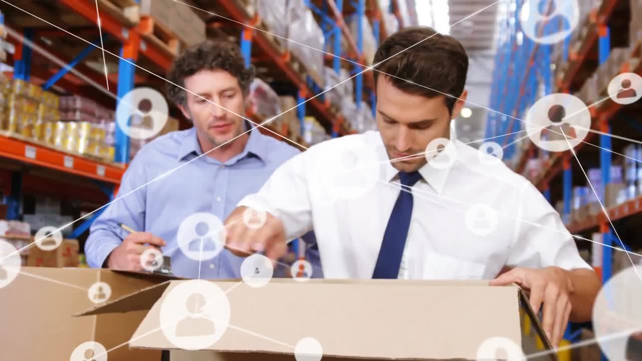 анимация сетей соединений с иконами над людьми, работающими на складе