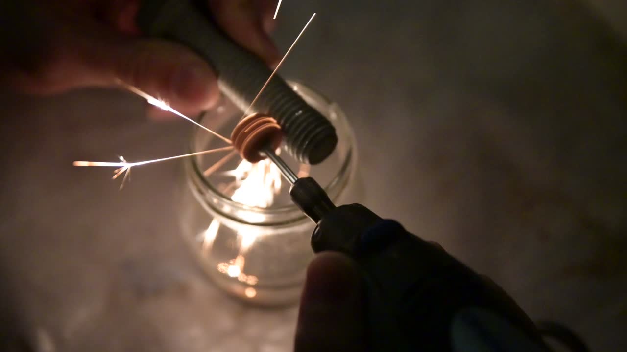 작은 밀링 이 있는 장면