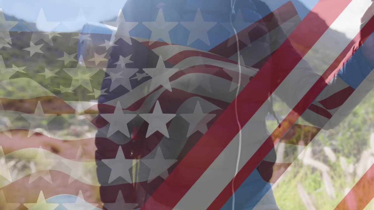 산에서 하이킹하는 여성 위에 있는 미국 국기의 애니메이션