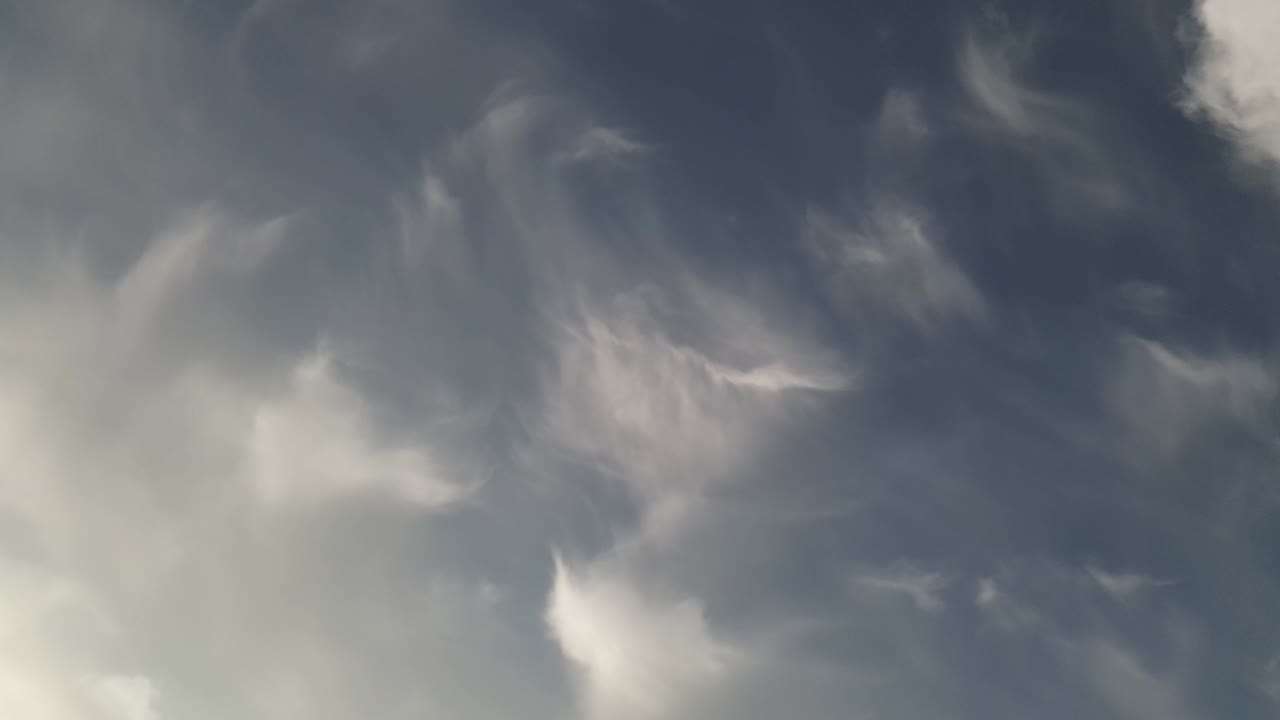 드론에서 더 많은 구름