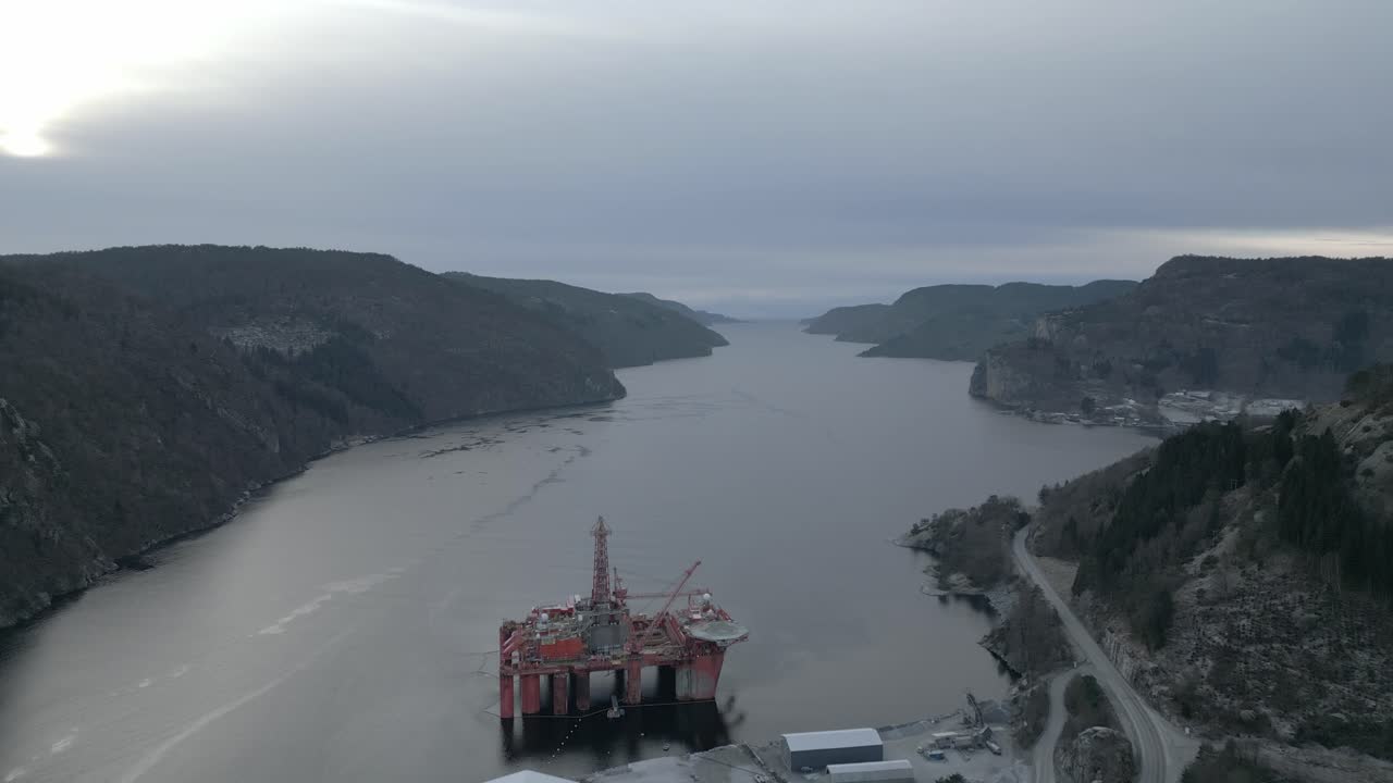Hidden petroleum in the west Norwegian fjord