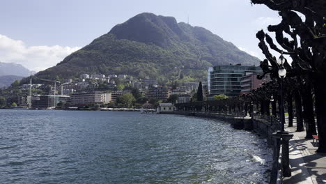 vista estática del lago lugano con su vista a la ciudad