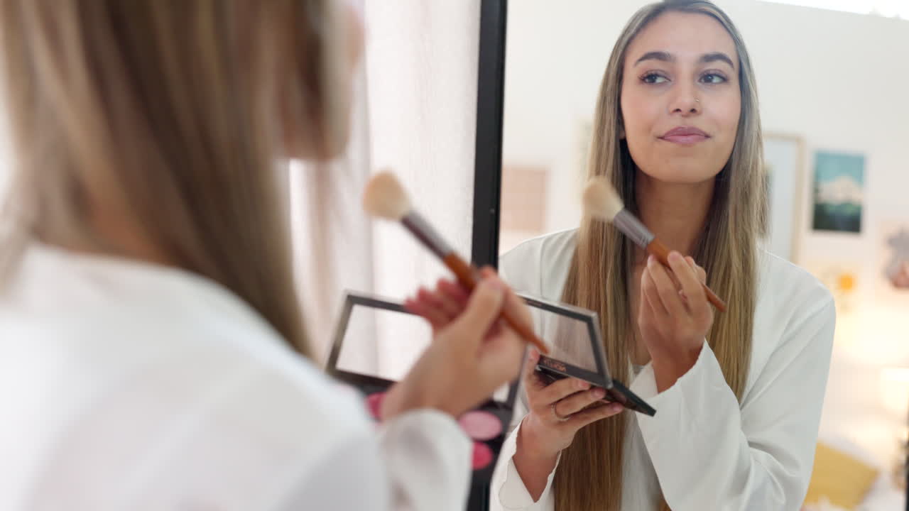 maquillaje, boda y novia con una mujer usando