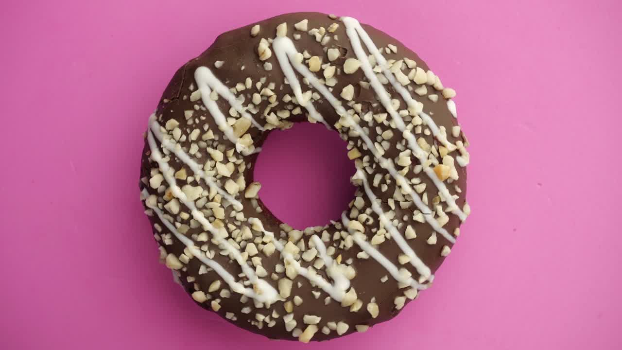 el donut está vidriado de cerca, con un bucle sin costuras.