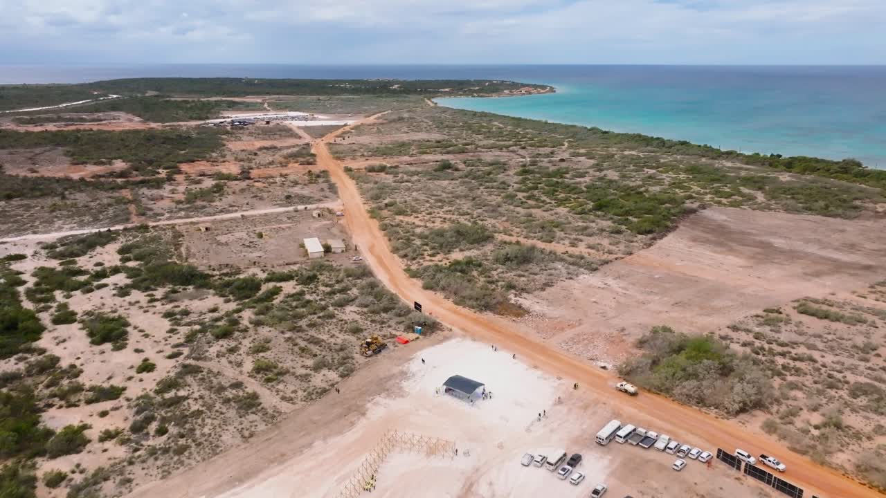 inicio del proyecto de construcción del hotel iberostar y hyatt en la playa de pedernales en república dominicana