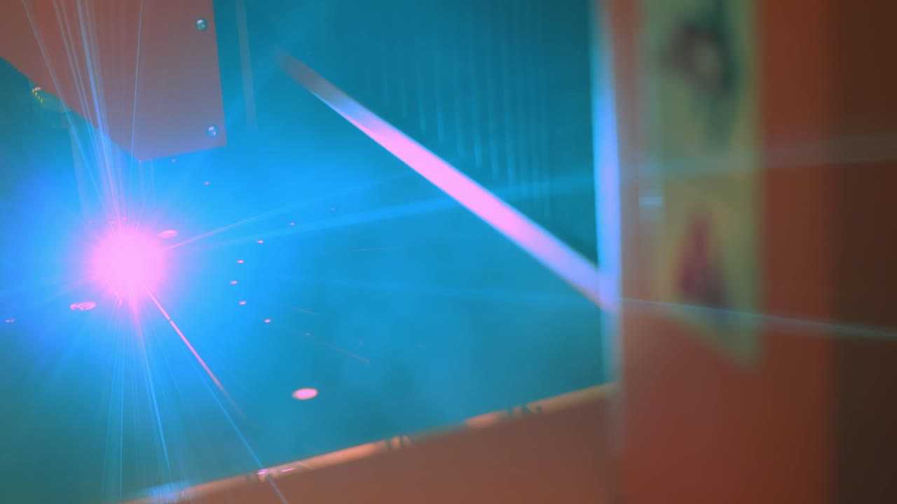 금속의 cnc 레이저 및 가스 절단, 현대 산업 기술.