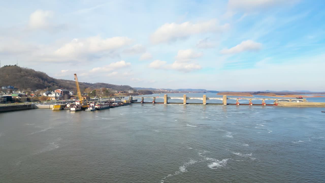 Drone footage of the Lock and Dam 12 near Bellevue in Iowa in the awesome USA!