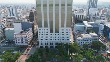 Aerial-view-of-La-Previsora-Building-in-Malecon-Simon-Bolivar-of-Guayaquil,-one-of-the-tallest-buildings-in-Ecuador