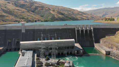 antena - central hidroeléctrica clyde dam, central otago, nueva zelanda