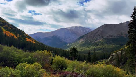 nieve polvo mañana soleada mt elbert desde el monte sendero masivo desierto picos universitarios verano otoño montañas rocosas cumbre de colorado excursionista senderismo 14er sawatch rango buena vista pan derecha