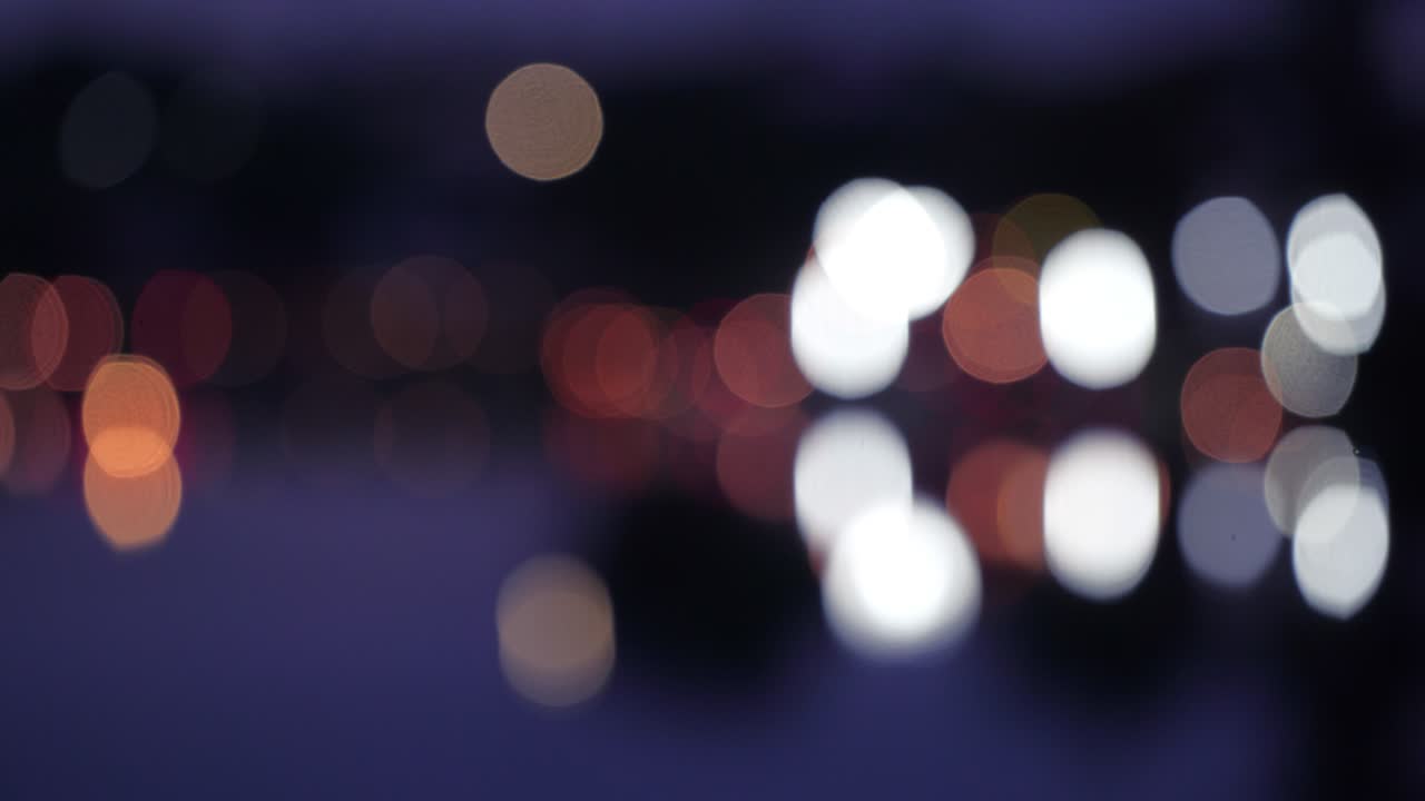 el bokeh de luz borrosa en el fondo abstracto del agua, concepto para hacer un fondo de luz borroso.