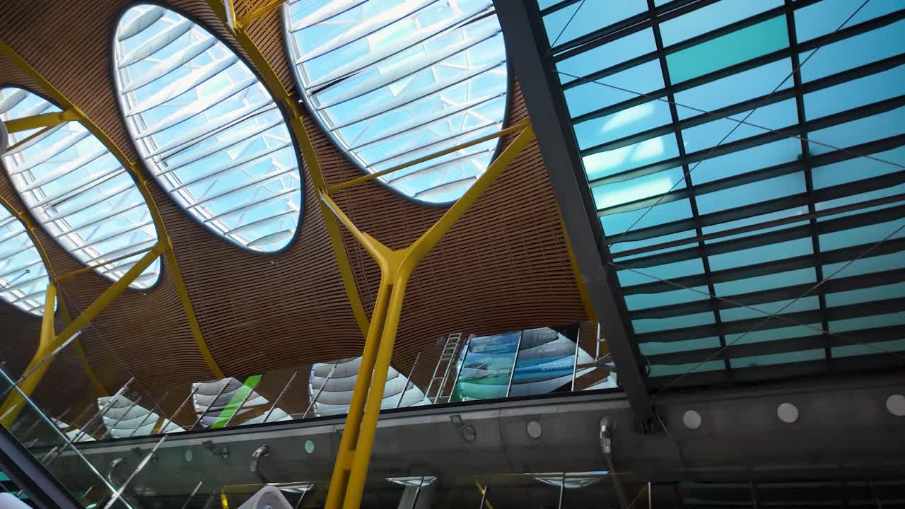 Orbital shot of the interior of Terminal 4 international arrivals at Madrid-Barajas Airport