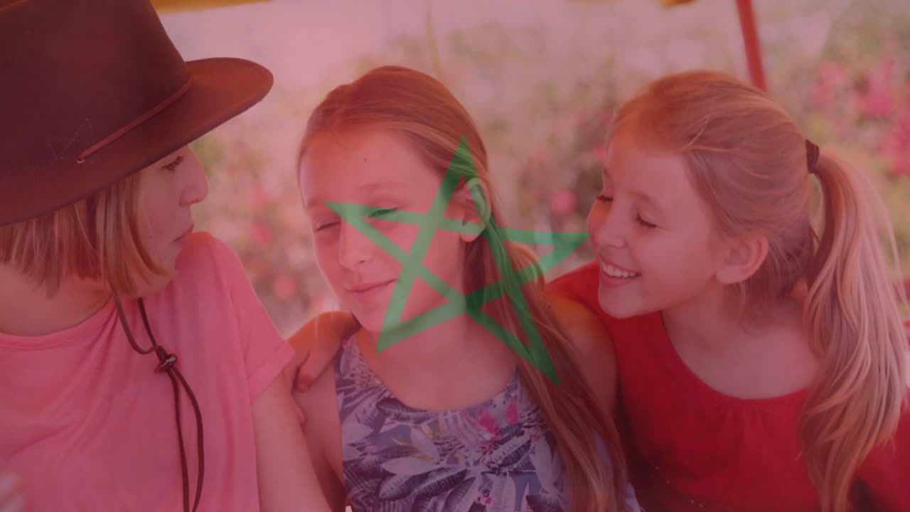 말하고 미소 짓는 아이들 위에 모로코 발 애니메이션이 있습니다.