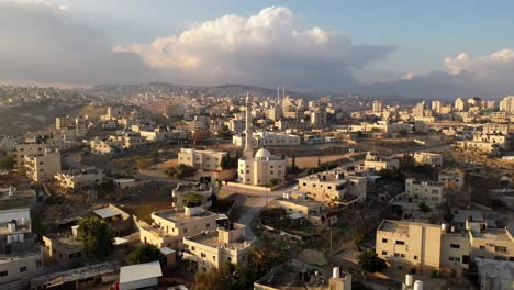ciudad palestina de al-eizariya en el desierto de judea