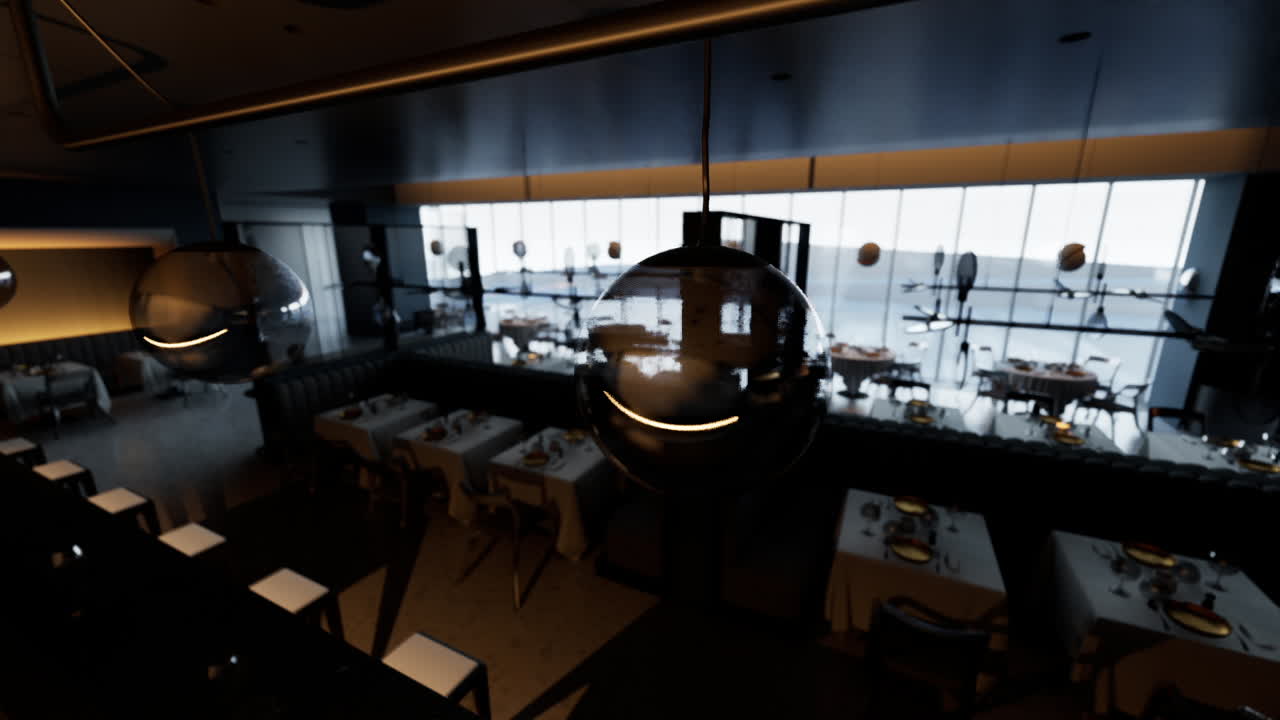 Tom eksklusiv restaurant med elegant indretning og panoramaudsigt over havet i tusmørket