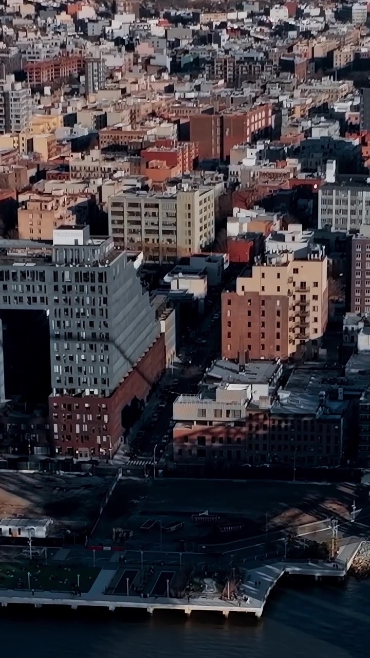 Flygfoto över Domino Park och Brooklyn Waterfront