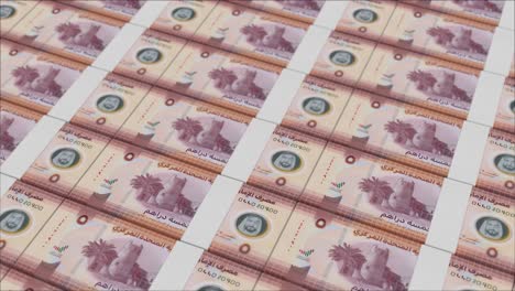 5-Dirham-Banknoten-Der-Vereinigten-Arabischen-Emirate,-Gedruckt-Von-Einer-Geldpresse