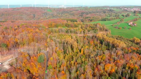 Windkraftanlage-Bau-Luftaufnahme-Herbst