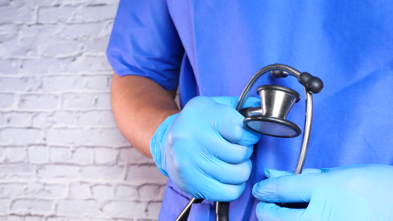 Doctor con el estetoscopio