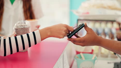 Person,-hand-and-credit-card-at-restaurant