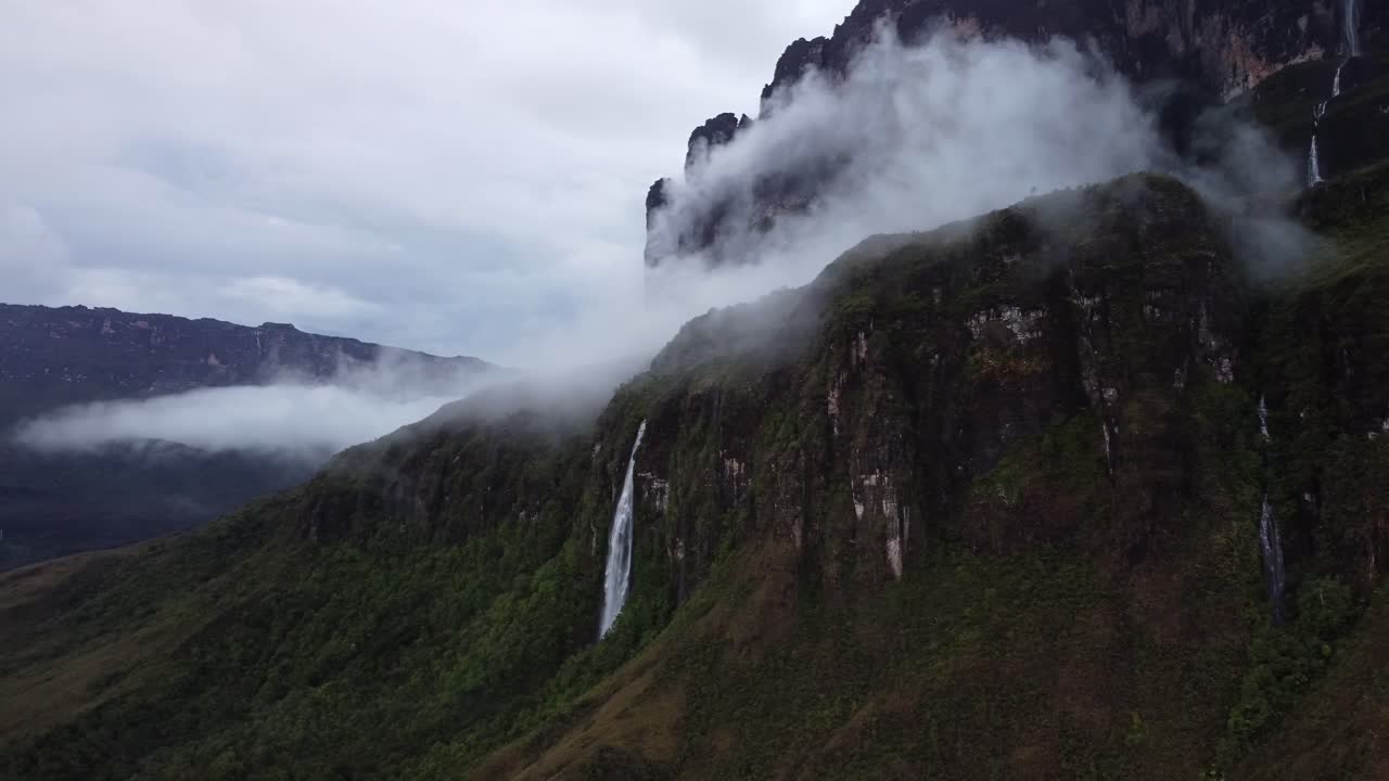 vista aérea del antiguo paisaje prehistórico de tepuy roraima en venezuela