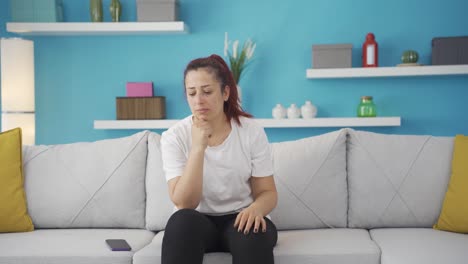 mujer de pensamiento infeliz.