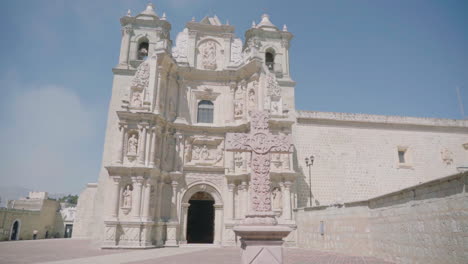 Colonial-hispanic-church-in-oaxaca,-mexico