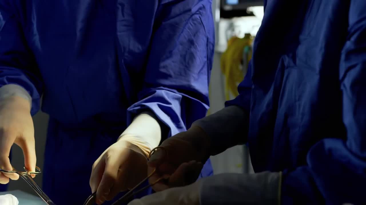 animación de moléculas sobre los cirujanos que operan