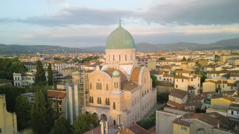 the great synagogue of florenze illuminated by the setting sun