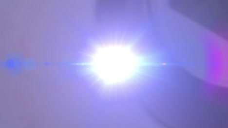 animación de cerradura de seguridad giratoria con reloj sobre el rastro de luz en fondo borroso
