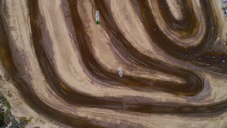 sobre pista de motocross - evento de carreras
