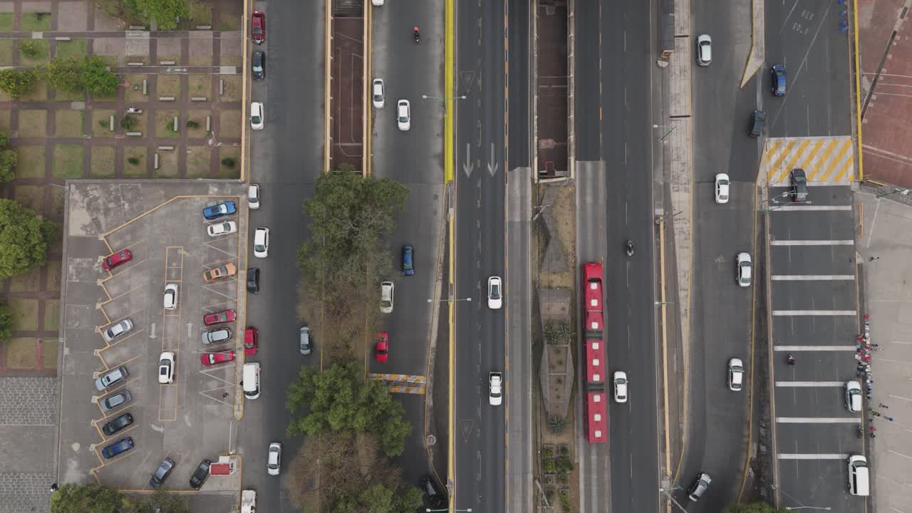 Aerial shot of Insurgentes Avenue at height of University City, CDMX