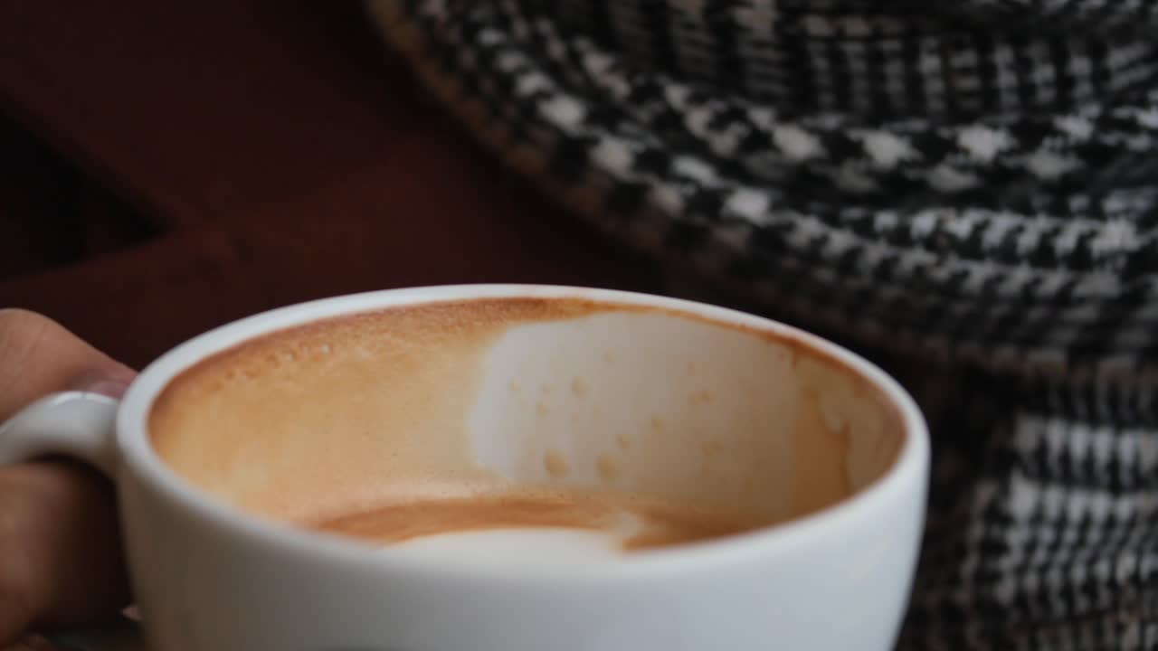 taza de capuchino vacía