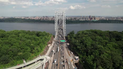 Beautiful-aerial-of-cars-crossing-the-Hudson-River-via-the-George-Washington-Bridge,-4K