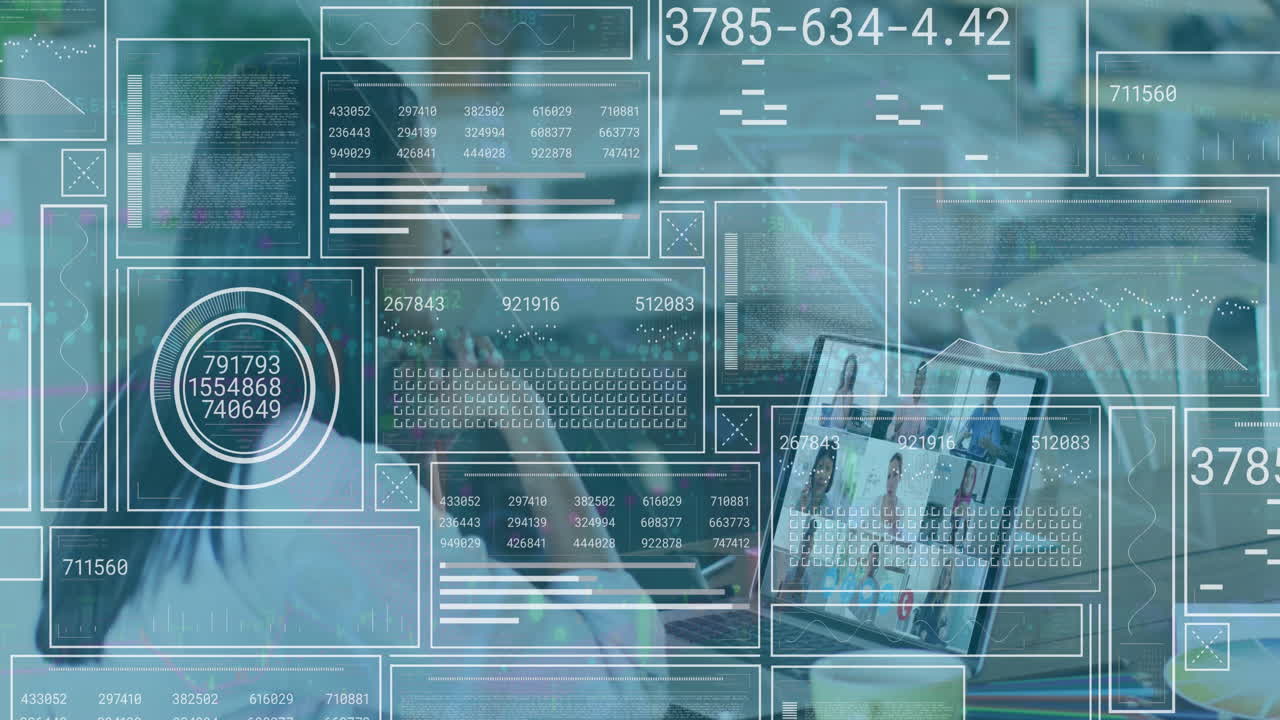 animación del procesamiento de datos sobre diversas personas de negocios que tienen llamadas de video portátiles en la oficina.