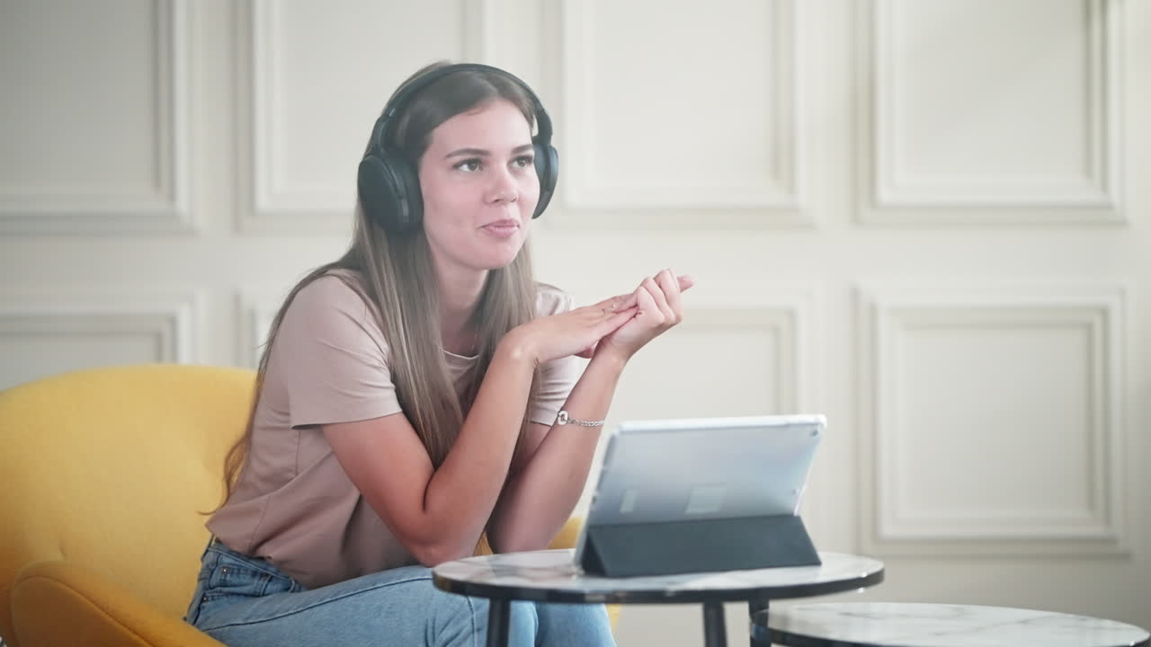 mujer en llamada de video