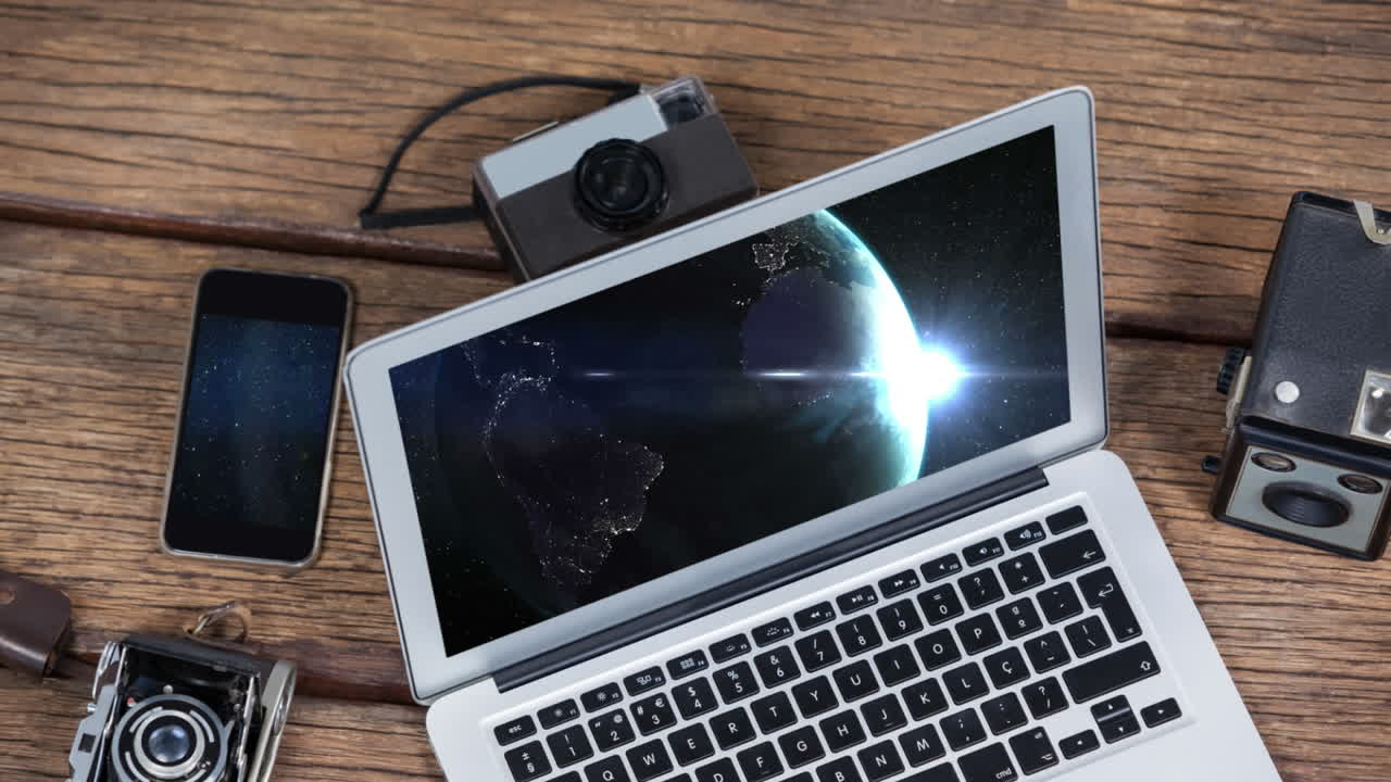 컴퓨터 화면 에 회전 하는 지구 의 애니메이션