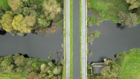 Vista-Del-Acueducto-De-Leinster-En-El-Gran-Canal-Cruza-El-Río-Liffey-Cerca-De-Sallins,-Condado-De-Kildare-En-Irlanda