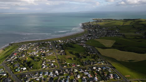 Vista-Aérea-De-Riverton,-Hermosa-Ciudad-Costera-En-Nueva-Zelanda