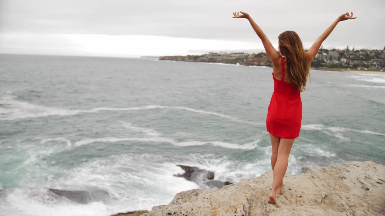 파도의 아름다움에 감탄 - 시드니 뉴 사우스 웨일즈 호주 - 슬로우 모션